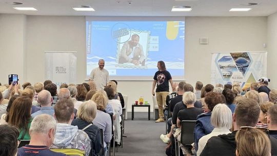11 sierpnia o godzinie 18.00 w Planecie 11 gościł autor bestsellerowych kryminałów – Wojciech Chmielarz. To wydarzenie odbyło się w ramach cyklu „Latem wybieram kulturę”.