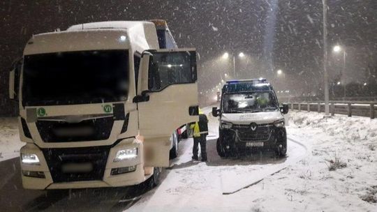 2300 km jechał bez snu i miał  40 ton na kołach. Tir z Turcji zatrzymany w Polsce [ARTYKUŁ]