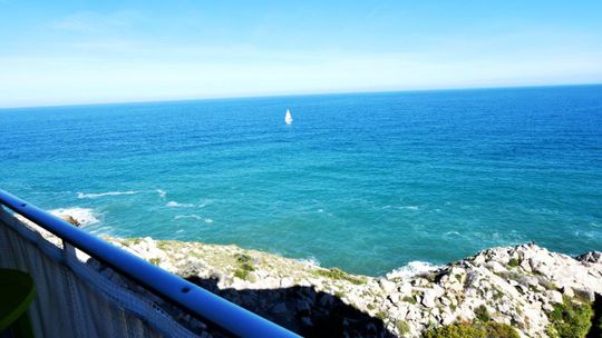 APARTAMENT W PIERWSZEJ LINII BRZEGOWEJ 