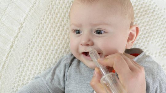 Aspirator do nosa i sezon przeziębień: jak pomóc dziecku oddychać łatwiej zimą