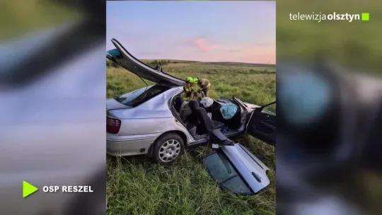 Auto roztrzaskało się o drzewo