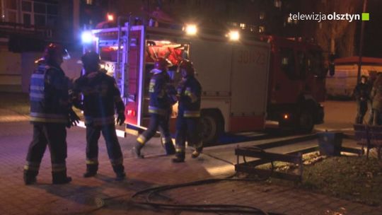 Bezdomni podpalili wieżowiec? Czy sąsiedzi, którzy wrzucali pety do zsypu?