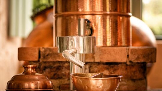 Bezpieczna destylacja – jak powinna być zbudowana aparatura do spirytusu?