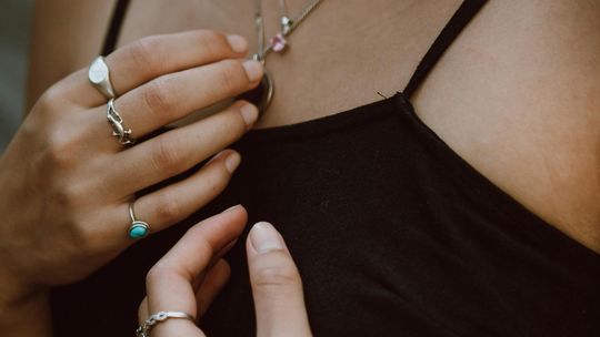 Biżuteria z cytrynu - jak wybrać świadomie i nosić z charakterem?