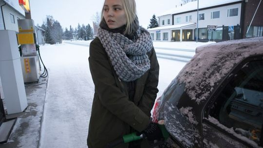 Ceny paliw. Zachód odcina się od ropy z Rosji. Co się wydarzy na stacjach? [ARTYKUŁ]