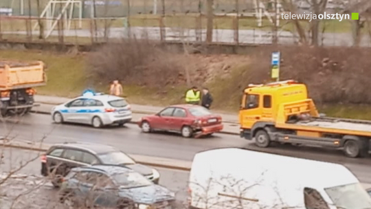Ciężarówka najechała na samochód osobowy 