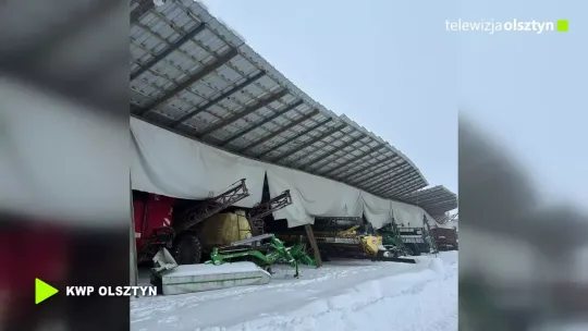 Dach hali magazynowej nie wytrzymał pod naporem śniegu