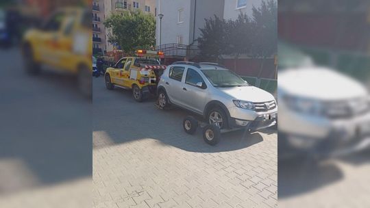 Dacia odholowana tym razem z ul. Srebrnej za złamanie zakazu zatrzymywania