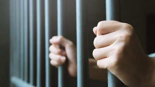 Dłuższe więzienie za gwałt, napad i kradzież tablic rejestracyjnych