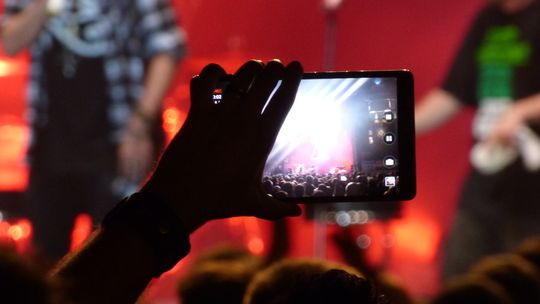 Fotografia komórkowa – czy można ją wykorzystywać w celach biznesowych?