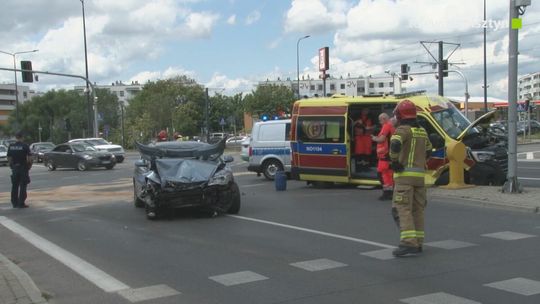 Groźna kolizja na dużym skrzyżowaniu w Olsztynie.