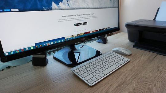 Jak odpowiednie wyposażenie może podnieść standardy pracy firmy?