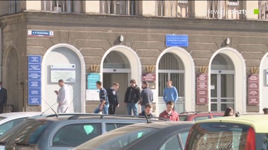 Karta płatnicza razem z legitymacja studencką