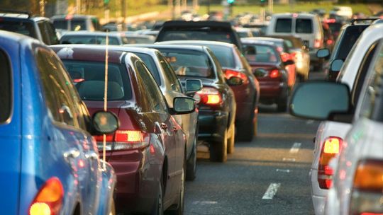 Kierowcy elektryków stracą przywilej. Znowu staną w korkach?