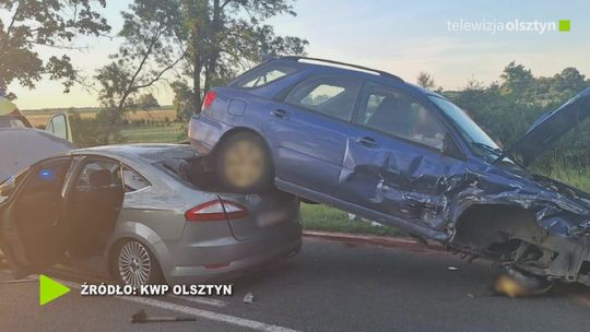 Kolizja z udziałem trzech pojazdów osobowych