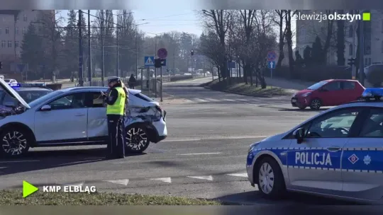 Kolizja z udziałem wozu strażackiego i dwóch aut osobowych