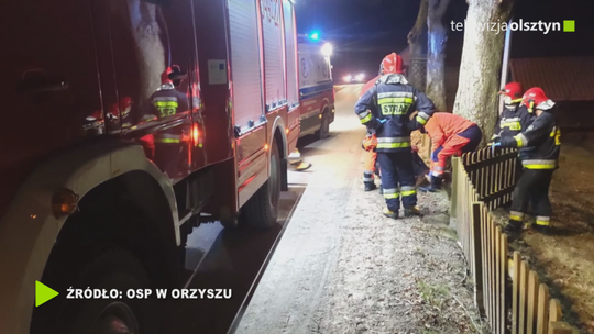 Kopał w płot i utknęła mu noga
