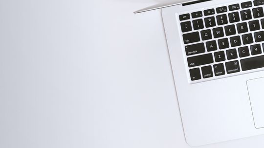 Kupujemy nowe laptopy – co warto wiedzieć przed zakupem?