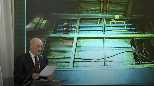 Macierewicz przedstawia swój raport smoleński. Mówi o dwóch wybuchach [ARTYKUŁ]