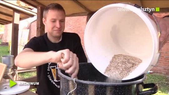 MAJÓWKA Z CHŁOPSKIM PIWEM W STODOLE