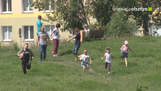 Miłośnicy czytania pobiegli z książką w ręku