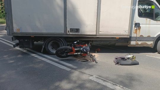 Motocyklista zderzył się z busem