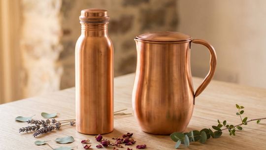 Naczynia miedziane – tradycja, nauka i praktyka. Co warto wiedzieć przed zakupem?