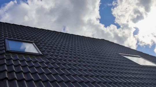 Najczęstsze błędy przy wyborze materiałów dachowych i pytania, które warto zadać przed zakupem