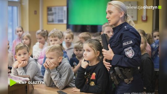 Najmłodsi uczniowie zwiedzali komendę policji