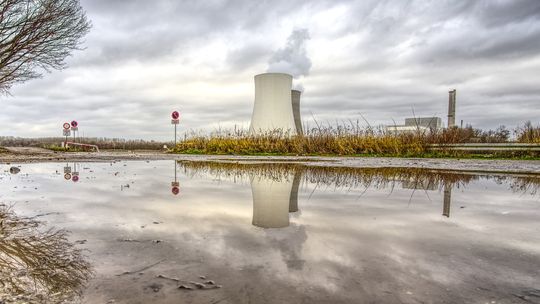 Najpierw powstanie mały reaktor, potem duża elektrownia atomowa [ARTYKUŁ]