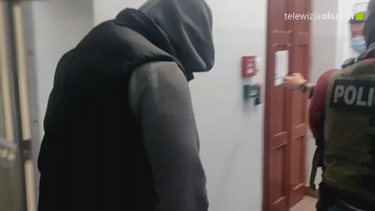 Napadli udając policjantów