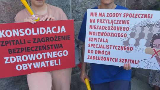 „Nie chcemy łączenia szpitali” – protest pracowników w Olsztynie