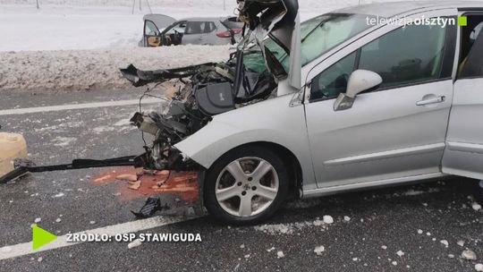 Niebezpieczne warunki na drogach. Wypadek koło Stawigudy Niebezpieczne warunki na drogach. Wypadek koło Stawigudy