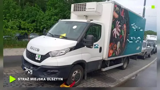 Nielegalne parkowanie ciężarówek na chodnikach