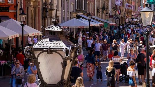 Niepokojące wnioski ze Narodowego Spisu Powszechnego: Polaków jest coraz mniej i są coraz starsi [ARTYKUŁ]