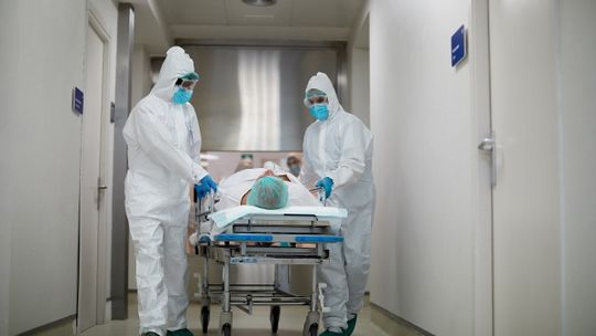 Nowe oszustwo: na „śmierć po szczepionce”. Jak nie dać się oszukać?