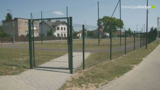 Nowy tor rolkarski zamknięty na kłódkę 