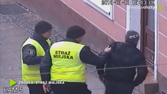Okradł mężczyznę leżącego na przystanku zamiast mu pomóc