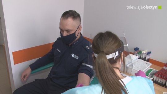 Olsztyńscy policjanci chcą oddawać osocze