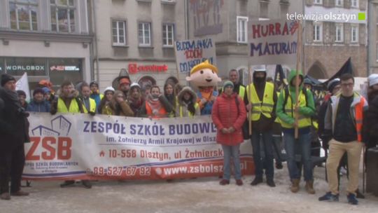 Olsztyńscy uczniowie zatańczyli poloneza