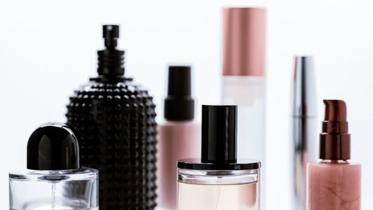 Opakowania do kosmetyków - jak stworzyć spójną linię produktową i wyróżnić się na półce?