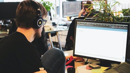 Pewne i dedykowane usługi full-stack digital agency