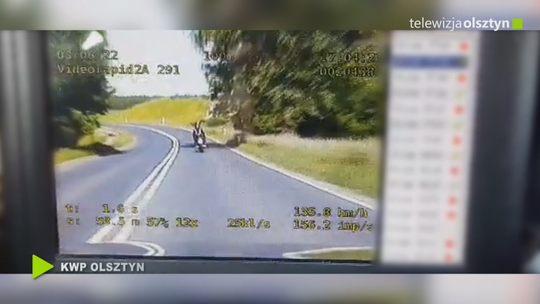 Pirat drogowy na motocyklu szalał na drodze