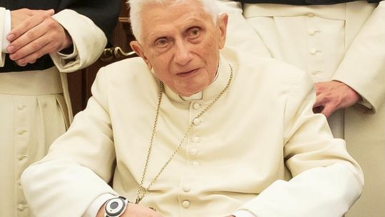 Pogarsza się stan zdrowia Benedykta XVI. Papież Franciszek prosi o modlitwę [ARTYKUŁ]