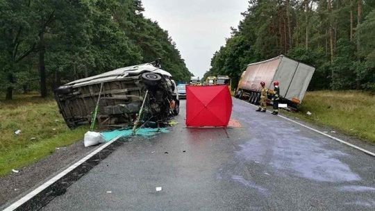 Policja przegapiła zwłoki ofiary wypadku. Są konsekwencje
