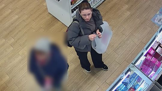 Policja szuka kobiety podejrzewanej o kradzież w drogerii