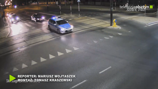 Policjanci eskortowali 2-letnią dziewczynkę