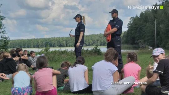 Policjanci odwiedzili harcerzy nad Jeziorem Kierwik