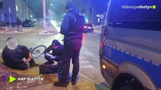 Policjanci udzielili pomocy rannemu rowerzyście