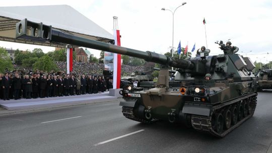 Polska sprzedaje broń Ukrainie. Kontrakt na Kraby warty miliardy złotych [ARTYKUŁ]